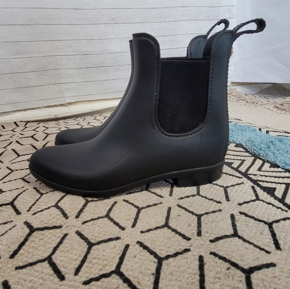 SAM EDELMAN BLACK RUBBER ANKLE RAIN BOOTIES, SZ 7 - Picture 1 of 15